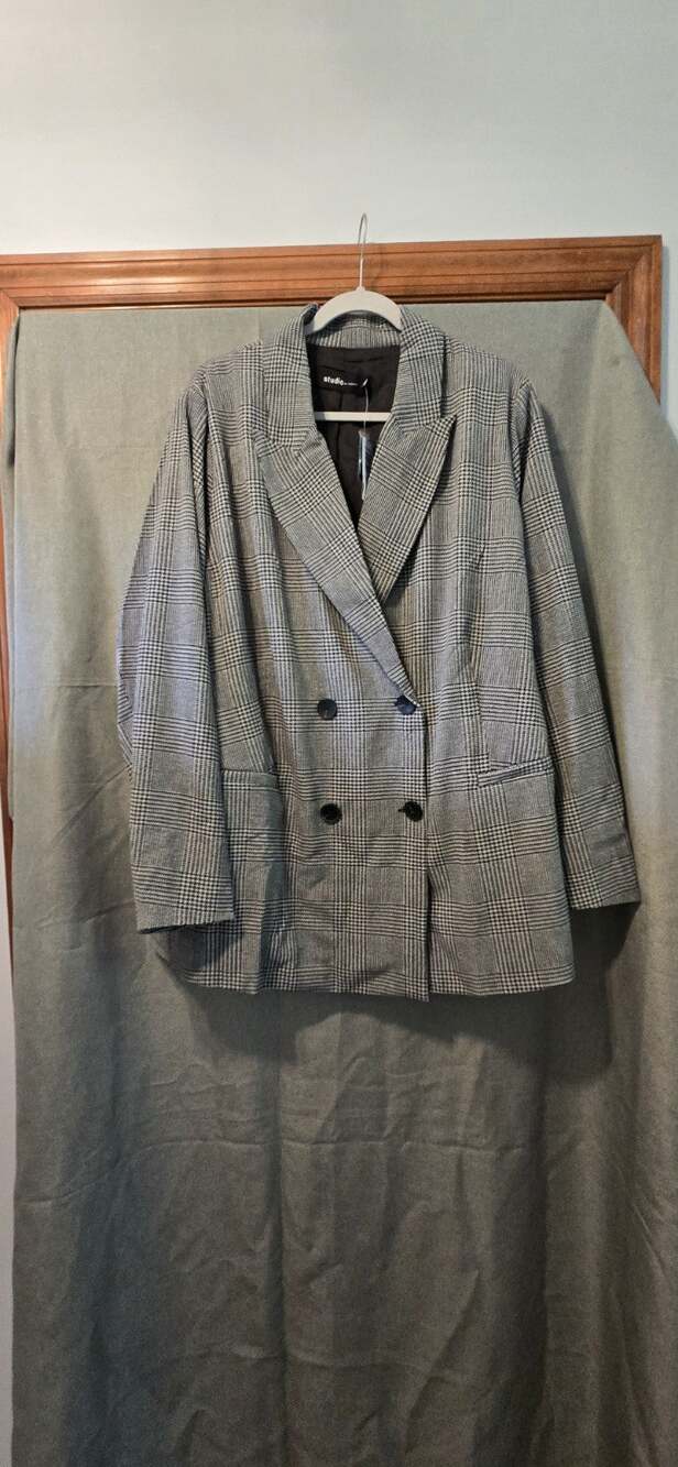 Studio by Torrid NWT Womens Blazer Size 2X (18-20) 4 Button Lined